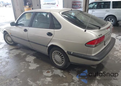 1995 Saab 900 Se z USA, uszkodzony, nr VIN YS3DF55V4S2027025